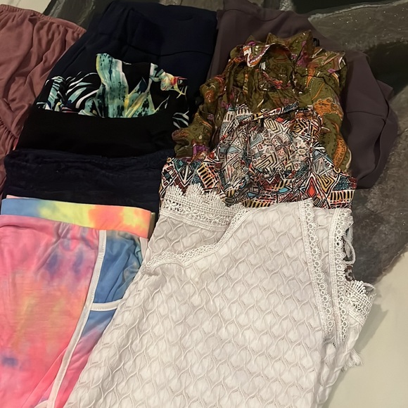 Woman’s Medium Bundle - Picture 3 of 3